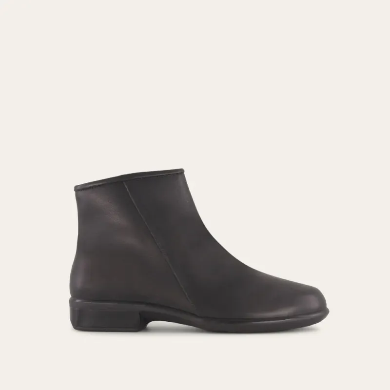 Naot Women's Norther Water Resistant Black Leather sold by Orleans Shoe Co.