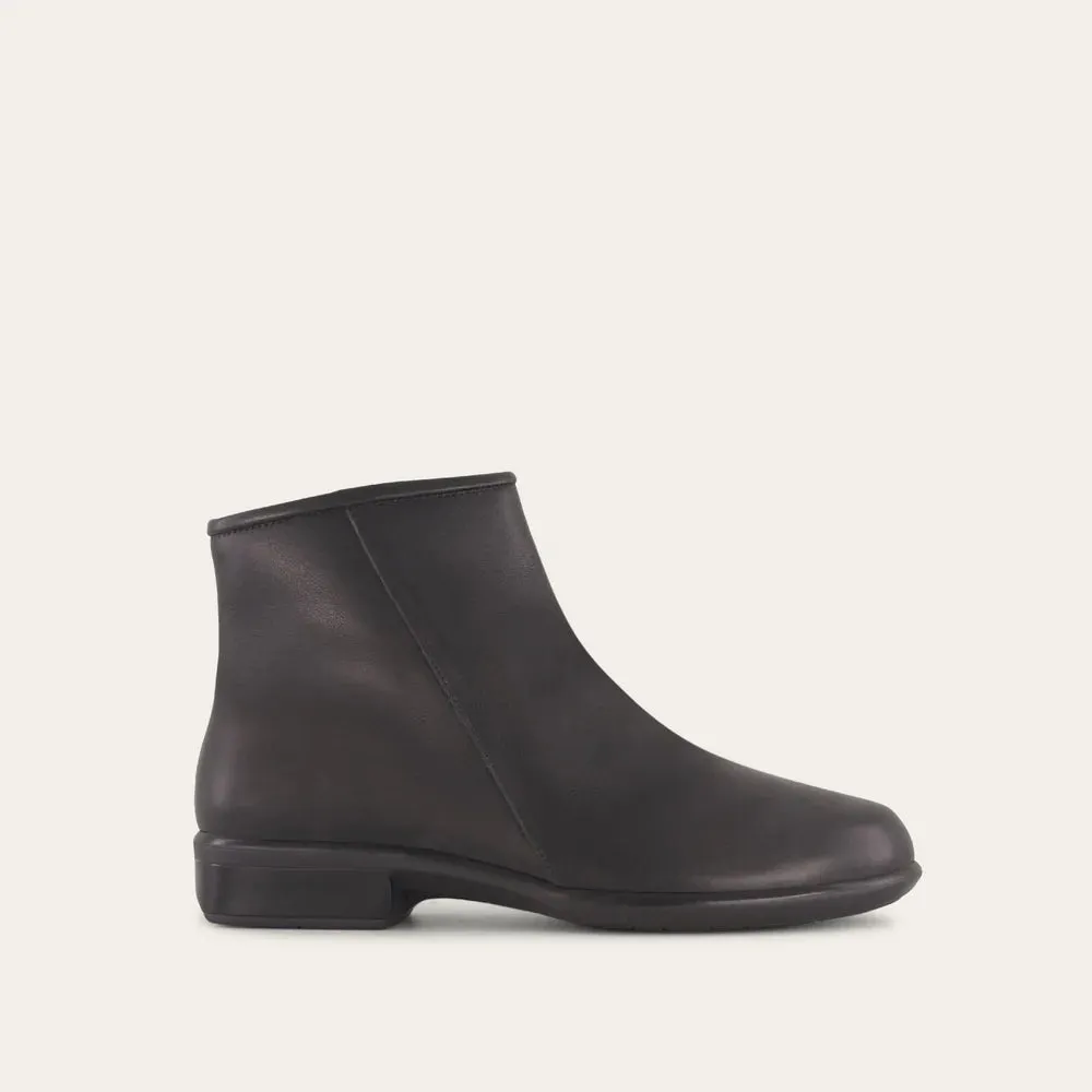 Naot Women's Norther Water Resistant Black Leather sold by Orleans Shoe Co.