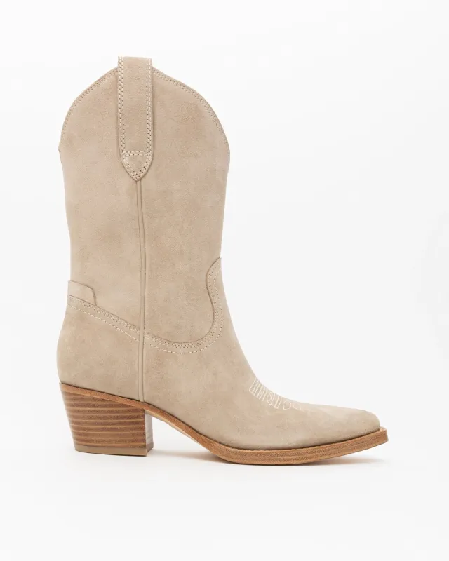 Oncept Women's Winslow Sand Castle sold by Orleans Shoe Co.