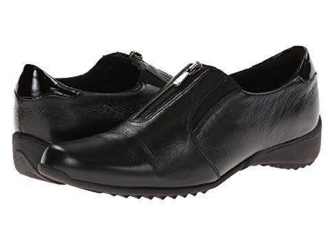 Munro Women's Berkley Black Leather Slip On made by Munro