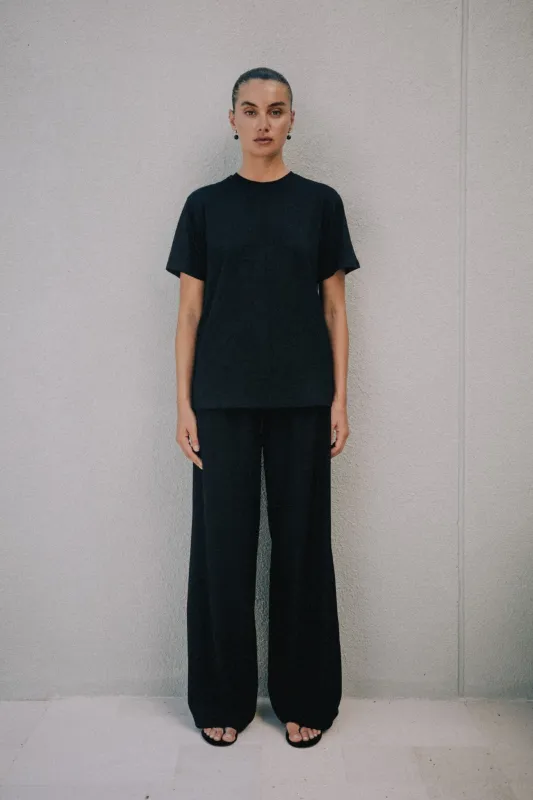 Miley Relaxed Tee - Black made by RAEF