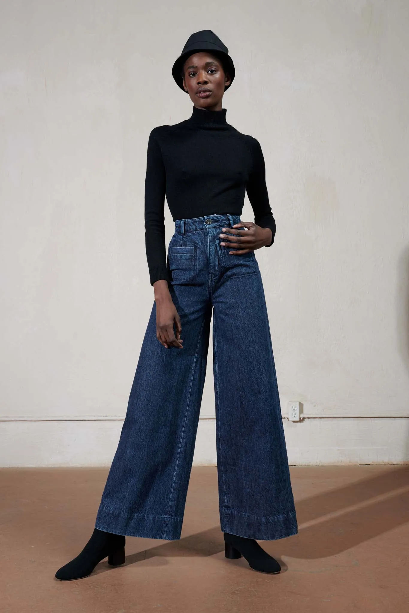 ALPACA TURTLENECK SWEATER | noir | WAREHOUSE SALE sold by Maria Stanley product image thumbnail 5