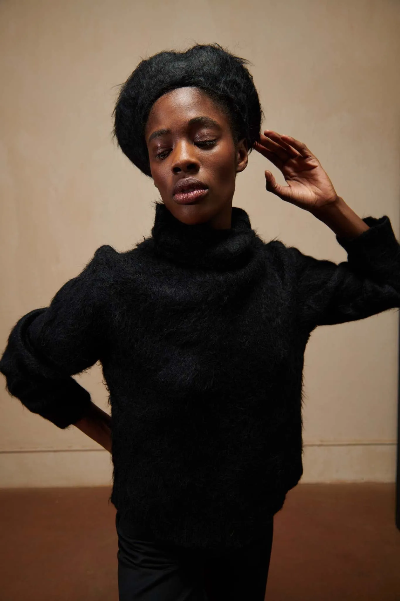 BRUSHED BERET | noir sold by Maria Stanley product image thumbnail 5