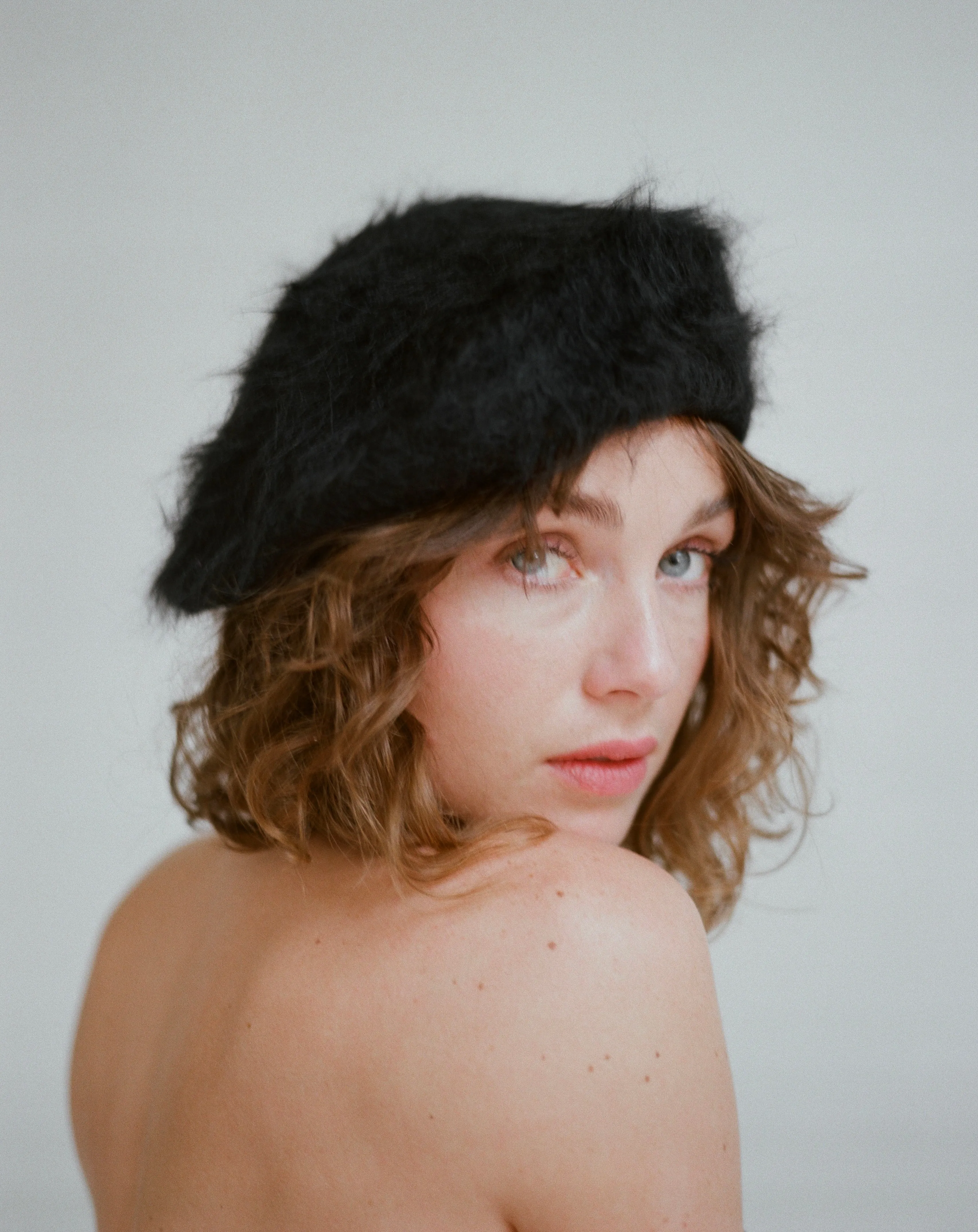 BRUSHED BERET | noir sold by Maria Stanley product image thumbnail 2