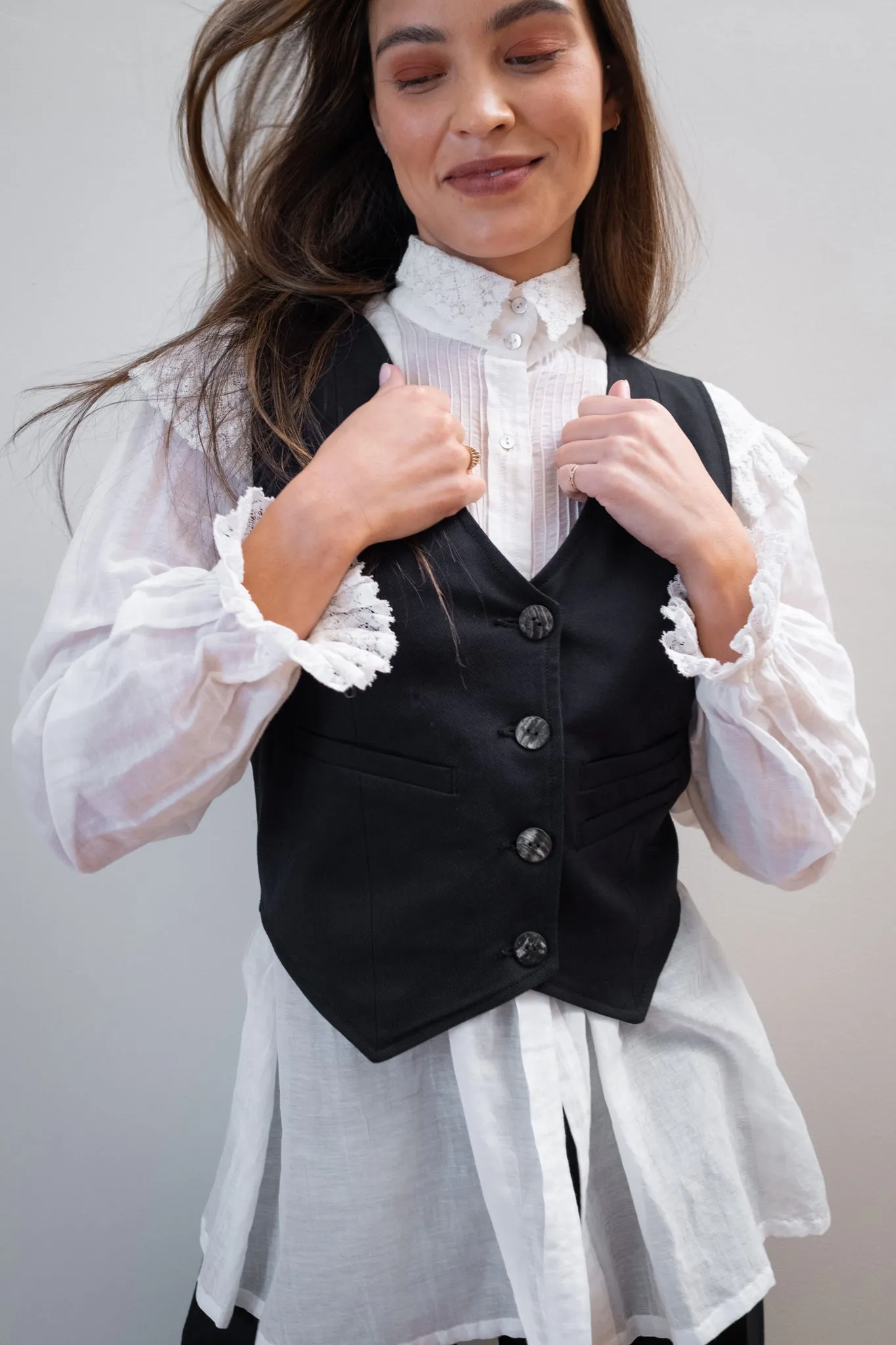 FARRA VEST | noir | organic sold by Maria Stanley