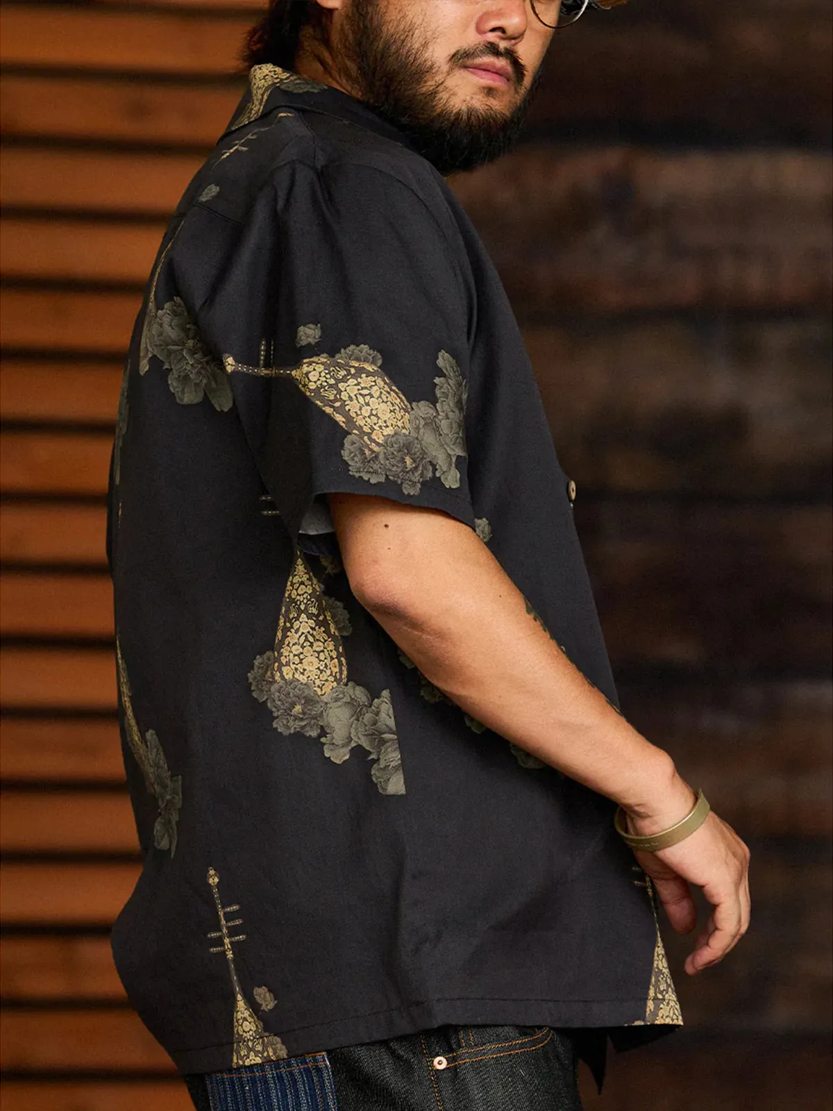 Chinese Buttons and Ink-Wash Style Biwa & Peony Motif Open Collar Shirt sold by Karaku product image thumbnail 4