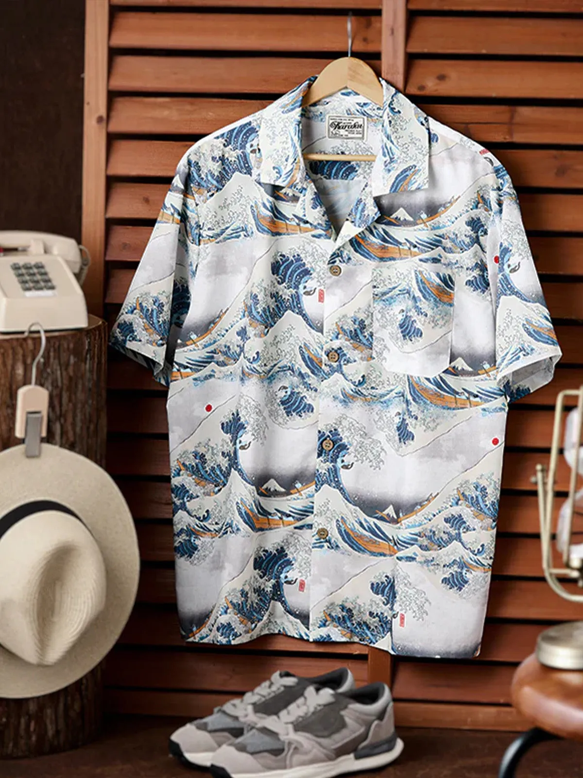 "Oki Namura Wave Riding Cat and Dog" Ukiyo-e Style Aloha Shirt sold by Karaku product image thumbnail 4