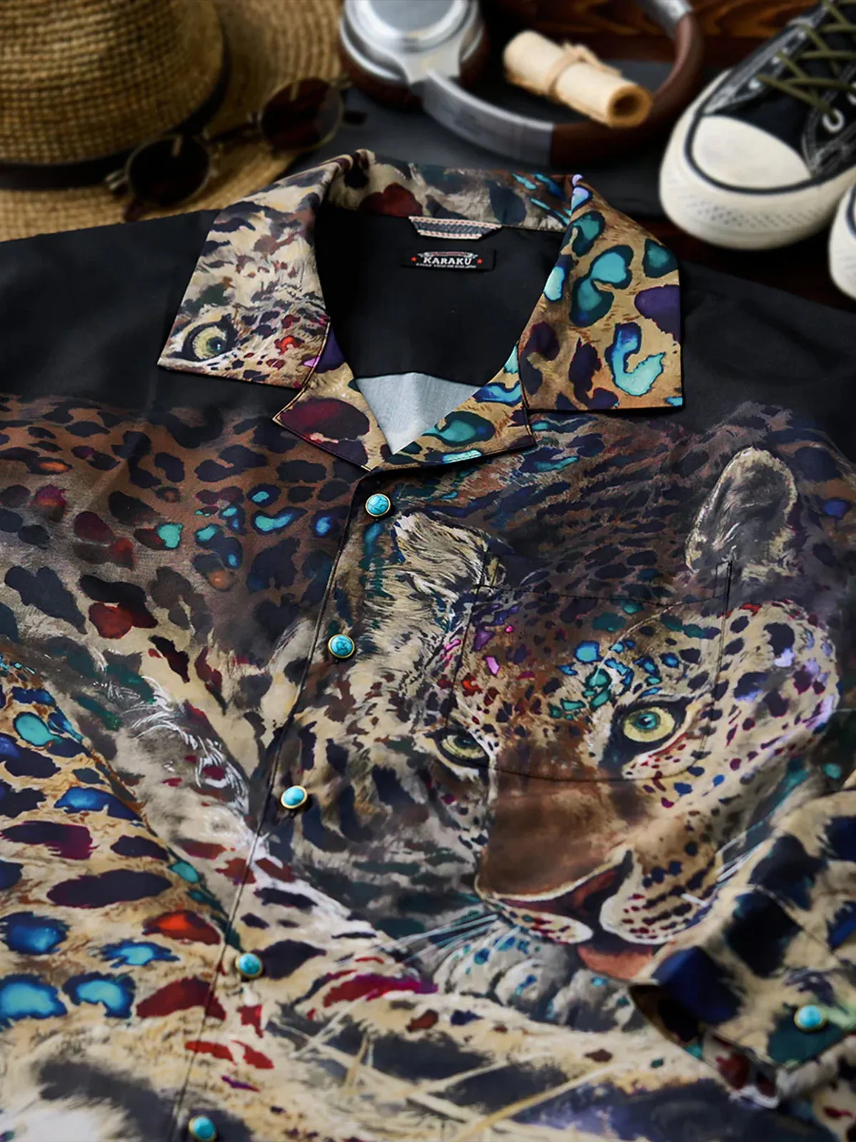 Karaku × Satoshi Kawamata "Dream Leopard" Turquoise-Button Open Collar Long Sleeve Shirt sold by Karaku product image thumbnail 4