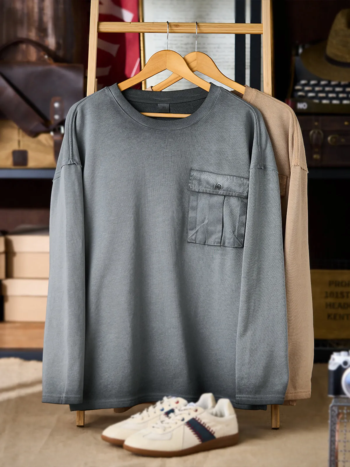 Long-Sleeve Gradient-Dyed Washed T-Shirt with Pleated Pocket sold by Karaku product image thumbnail 4