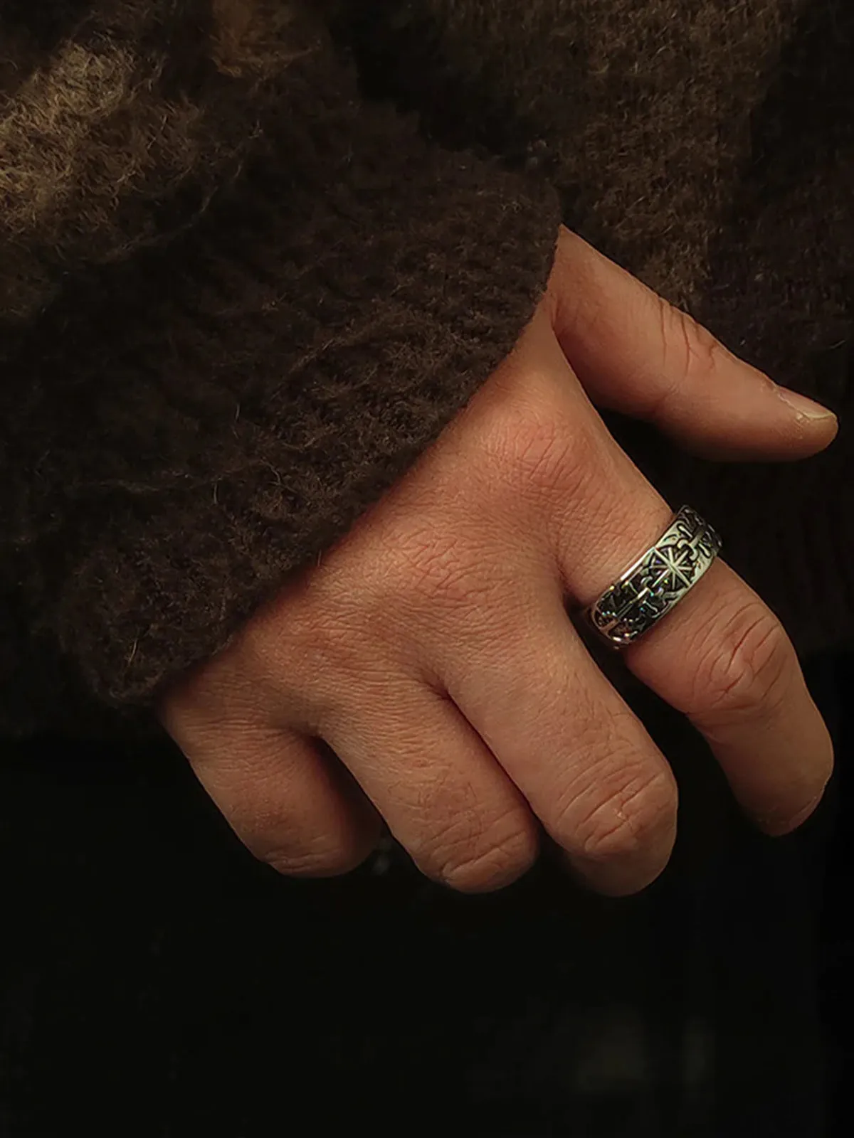 Anchor & Compass Motif Vintage-Finish Titanium Ring sold by Karaku product image thumbnail 5