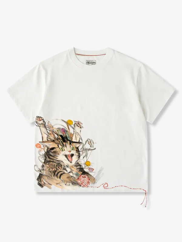 [Pre-order] “Cats Playing with Yarn” Graphic Cotton Tee with Red Drawstring made by Karaku