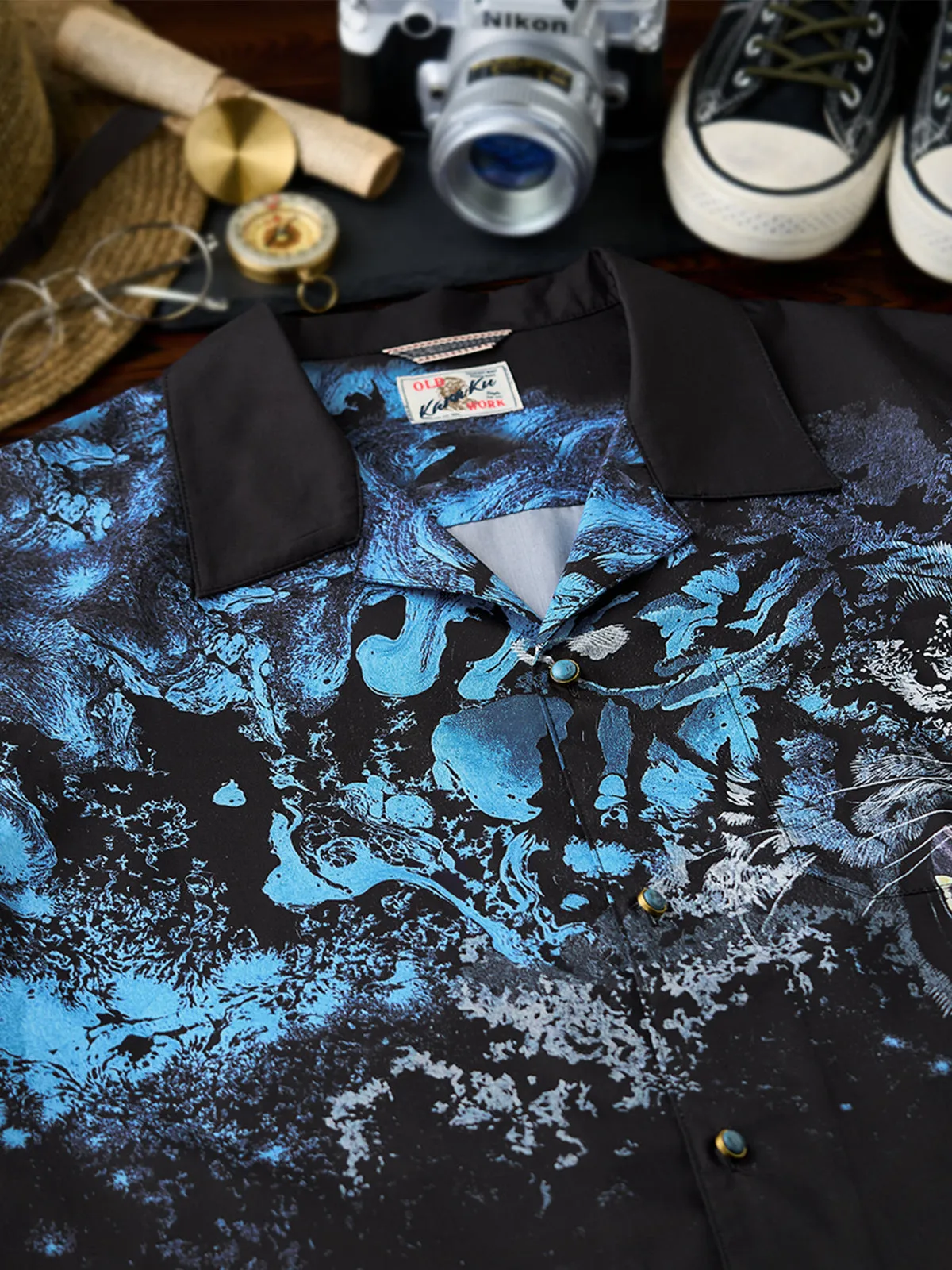 KARAKU × Raoh Tanaka “Bloom” Tiger Print Cuban Collar Shirt with Turquoise Buttons sold by Karaku product image thumbnail 4
