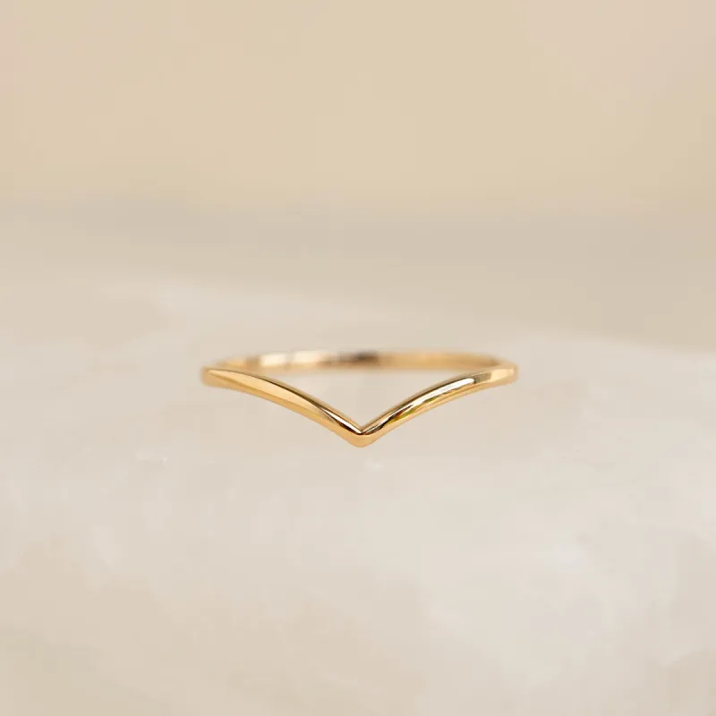 V Ring 14k Gold - Malva sold by Linjer