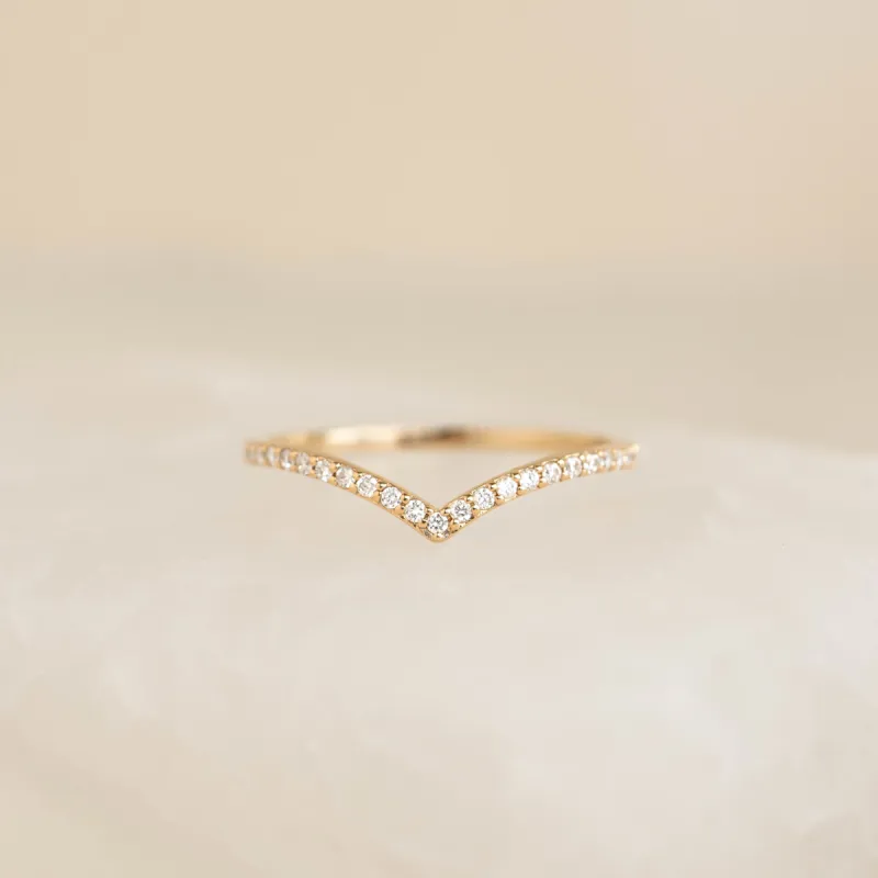 Diamond V Ring 14k Gold - Sanne sold by Linjer