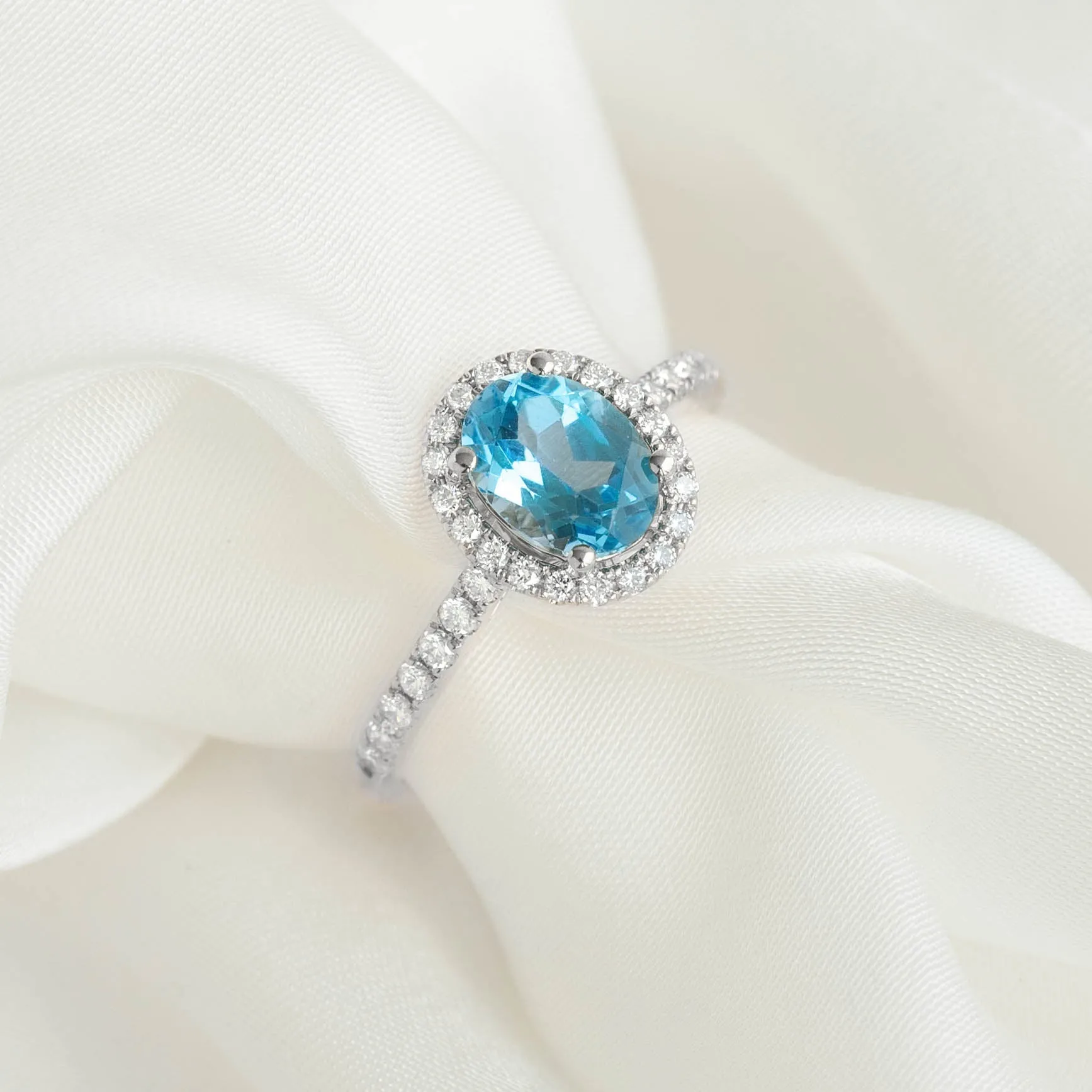 Oval Swiss Blue Topaz Halo Ring White Gold - Suna sold by Linjer product image thumbnail 4