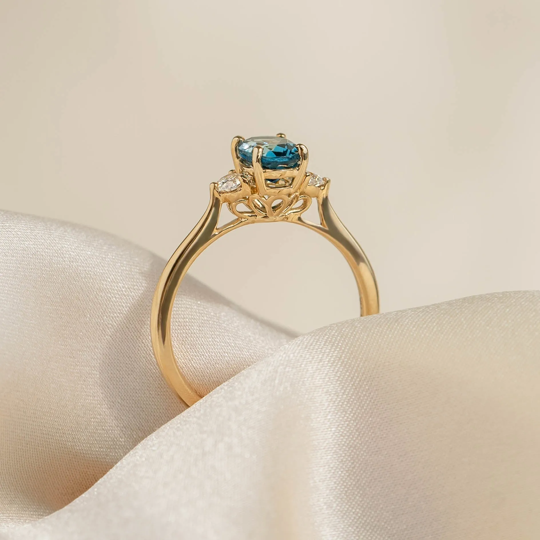 London Blue Topaz and Diamond Ring 14k Gold - Kindra sold by Linjer product image thumbnail 4