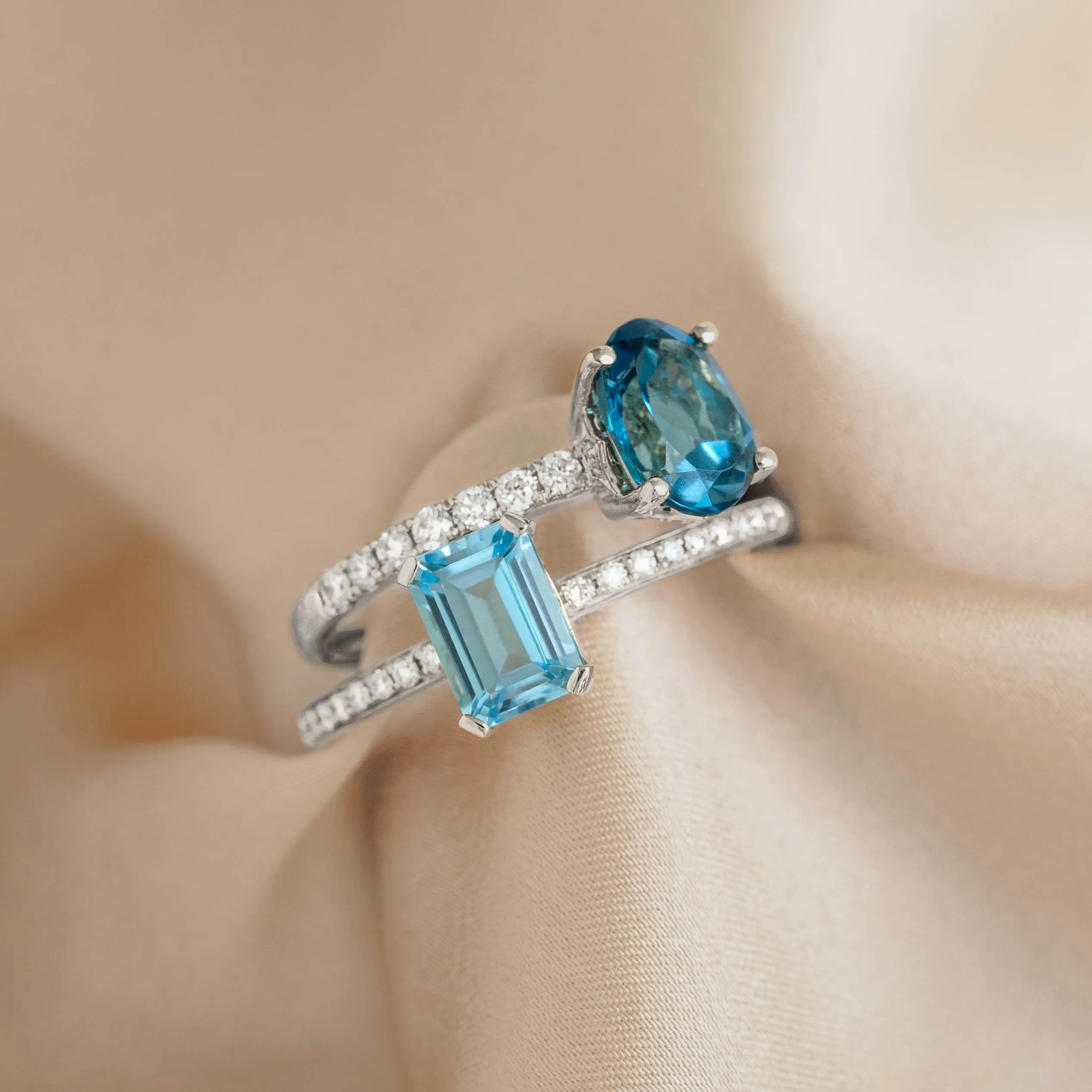 Baguette Swiss Blue Topaz and Diamond Ring White Gold - Safiya sold by Linjer product image thumbnail 4