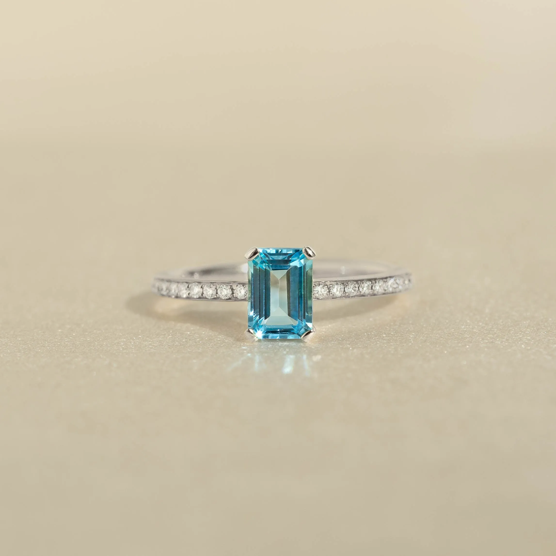 Baguette Swiss Blue Topaz and Diamond Ring White Gold - Safiya sold by Linjer