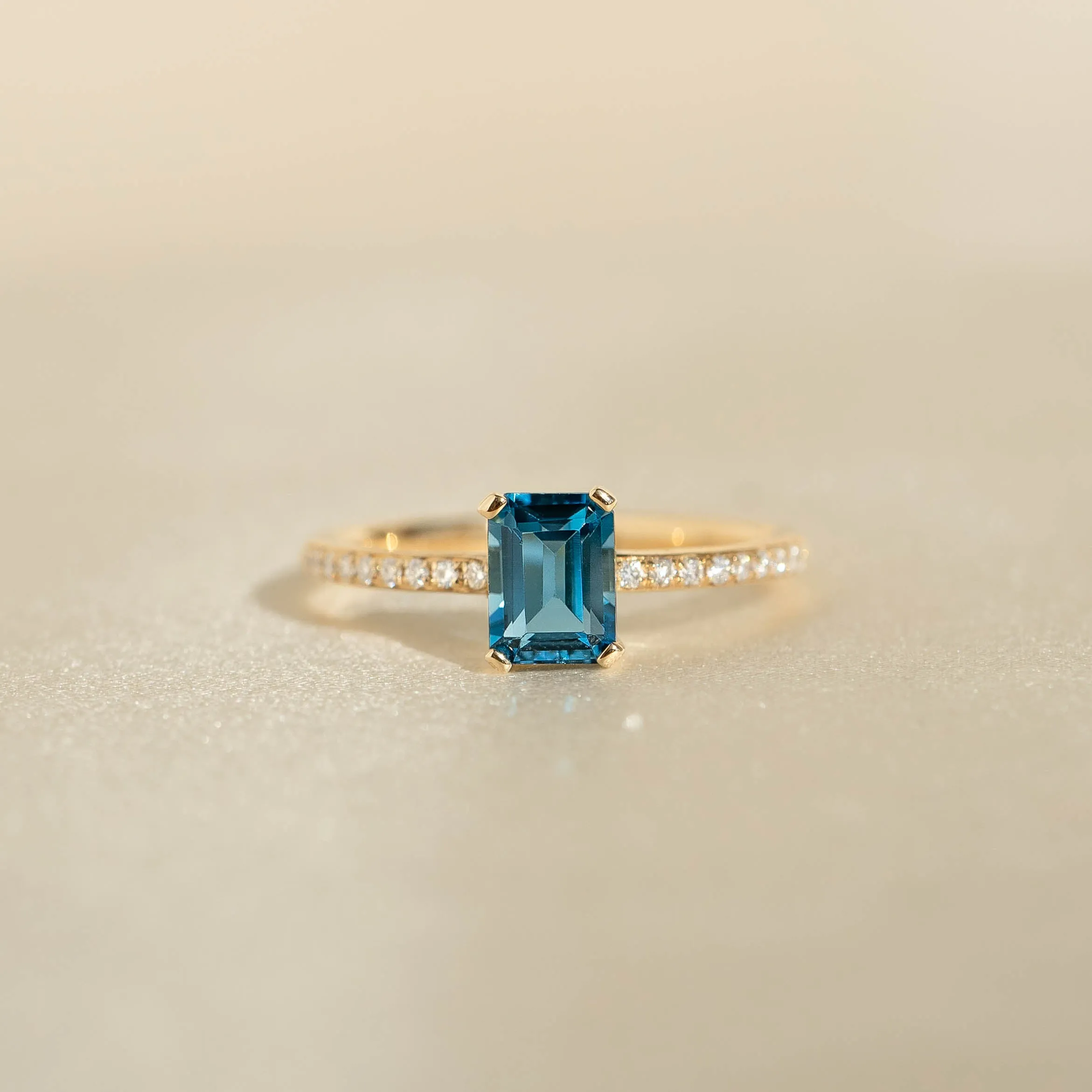 Baguette London Blue Topaz and Diamond Ring 14k Gold - Safiya sold by Linjer