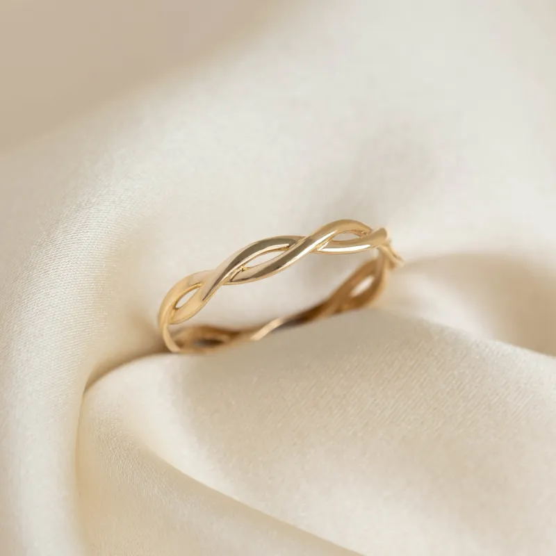 Twist Ring 14k Gold - Liana sold by Linjer