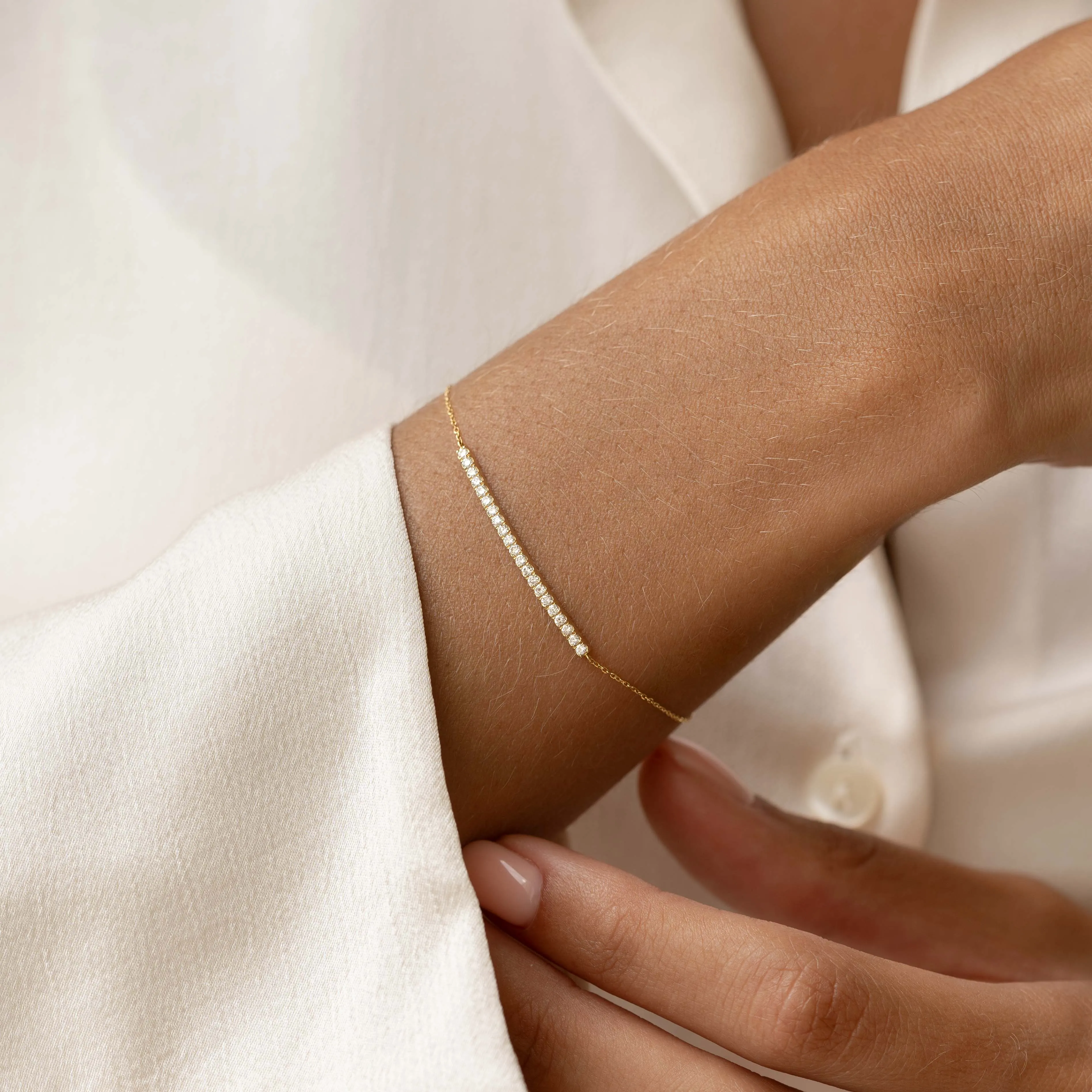 Diamond Curved Bar Bracelet 14k Gold - Vivienne sold by Linjer