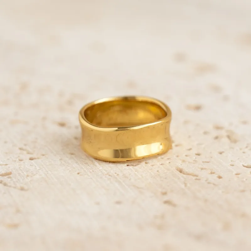 Wide Organic Ring - Essie sold by Linjer