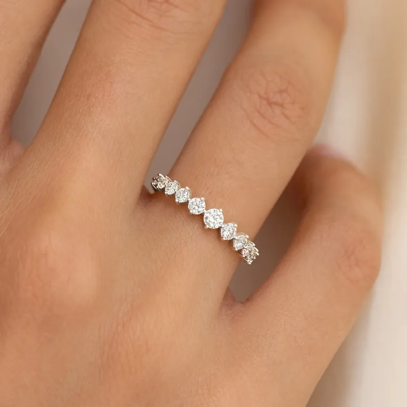 Graduated Diamond Ring White Gold - Giselle sold by Linjer