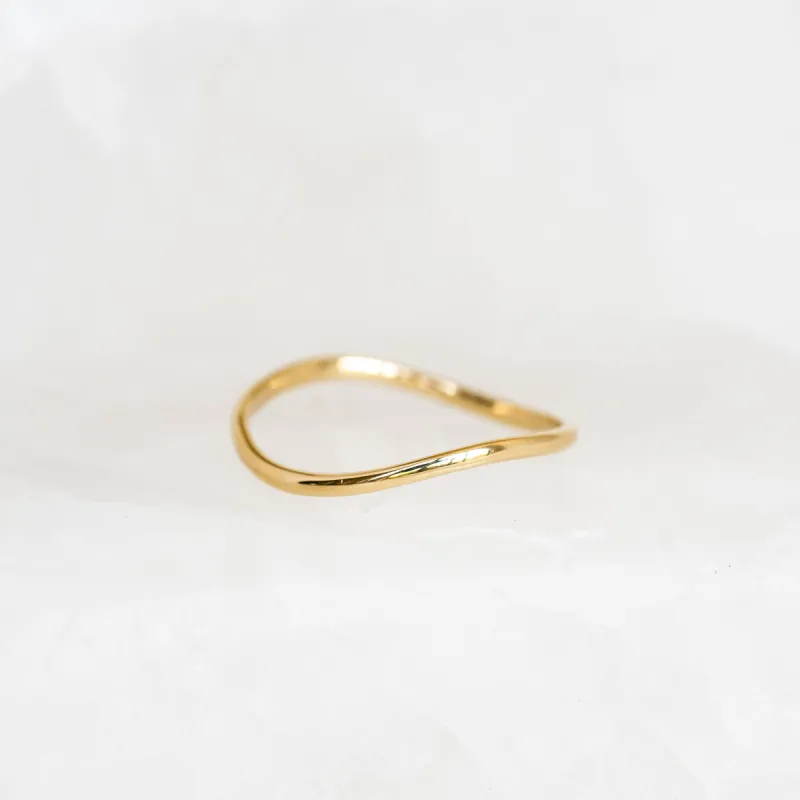 Wavy Ring 14k Gold - Brielle sold by Linjer