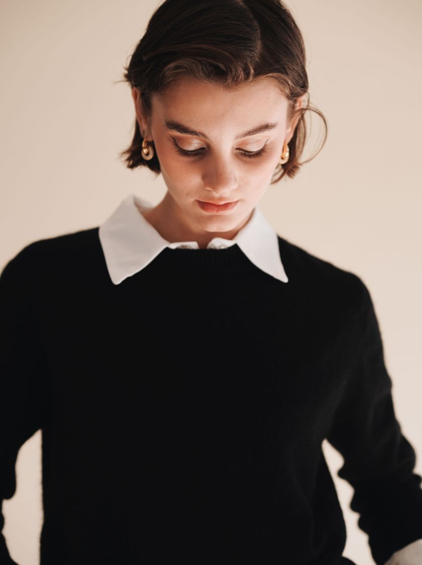 Black Cashmere Crew Neck Sweater(Final Sale) sold by VERAFIED product image thumbnail 5