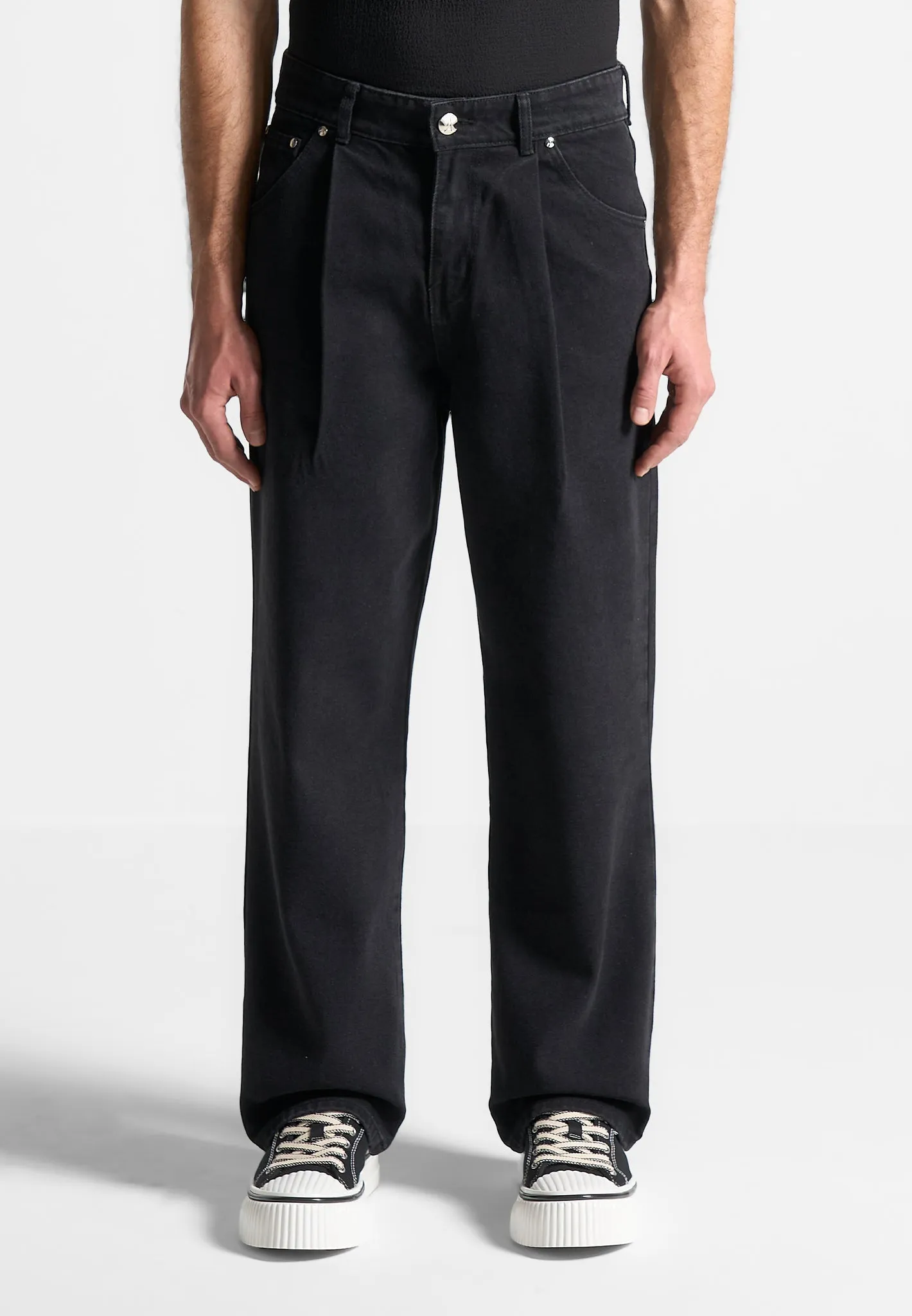 Arnault - Pleated Jeans - Washed Black sold by Maniere De Voir