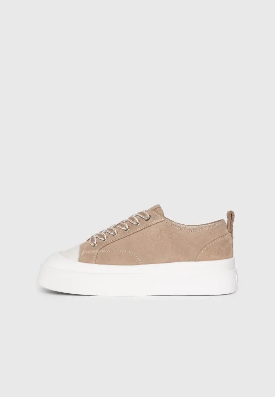 Vienna - Suede Contrast Stitch Sneaker - Beige made by Maniere De Voir