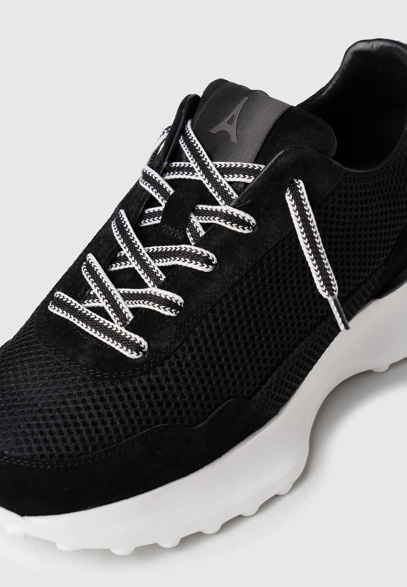 L’Artiste - Runner - Black/White sold by Maniere De Voir product image thumbnail 2