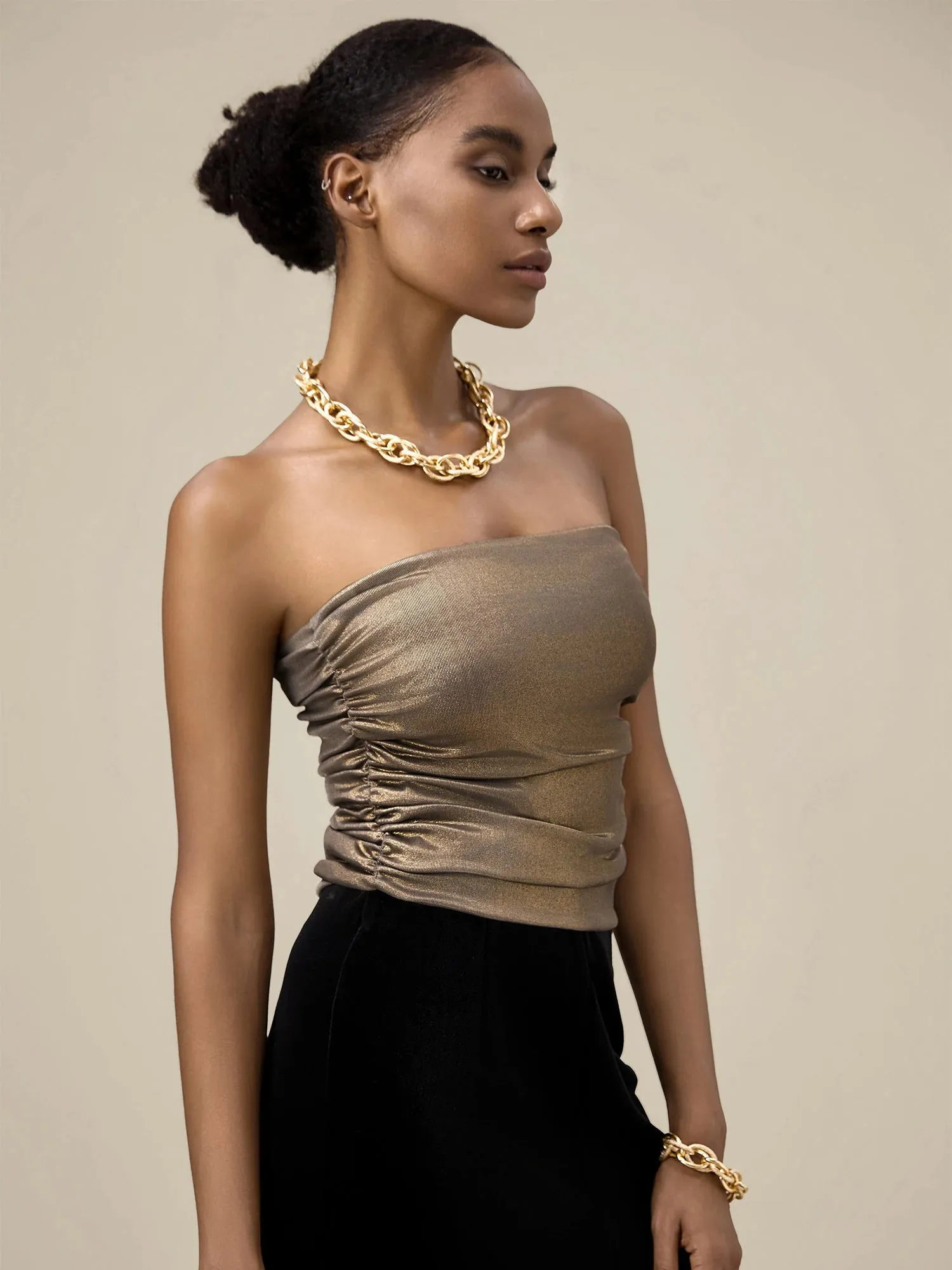 Amoretu Women's Strapless Sleeveless Pleated Tube Top sold by Amoretu product image thumbnail 2