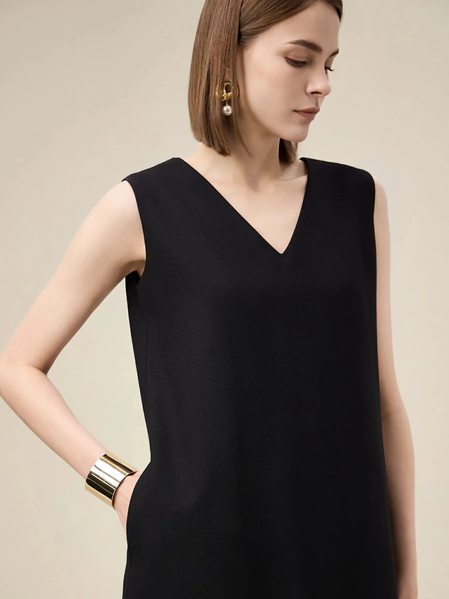 Amoretu Wool V-Neck Sleeveless Straight Dress sold by Amoretu product image thumbnail 5