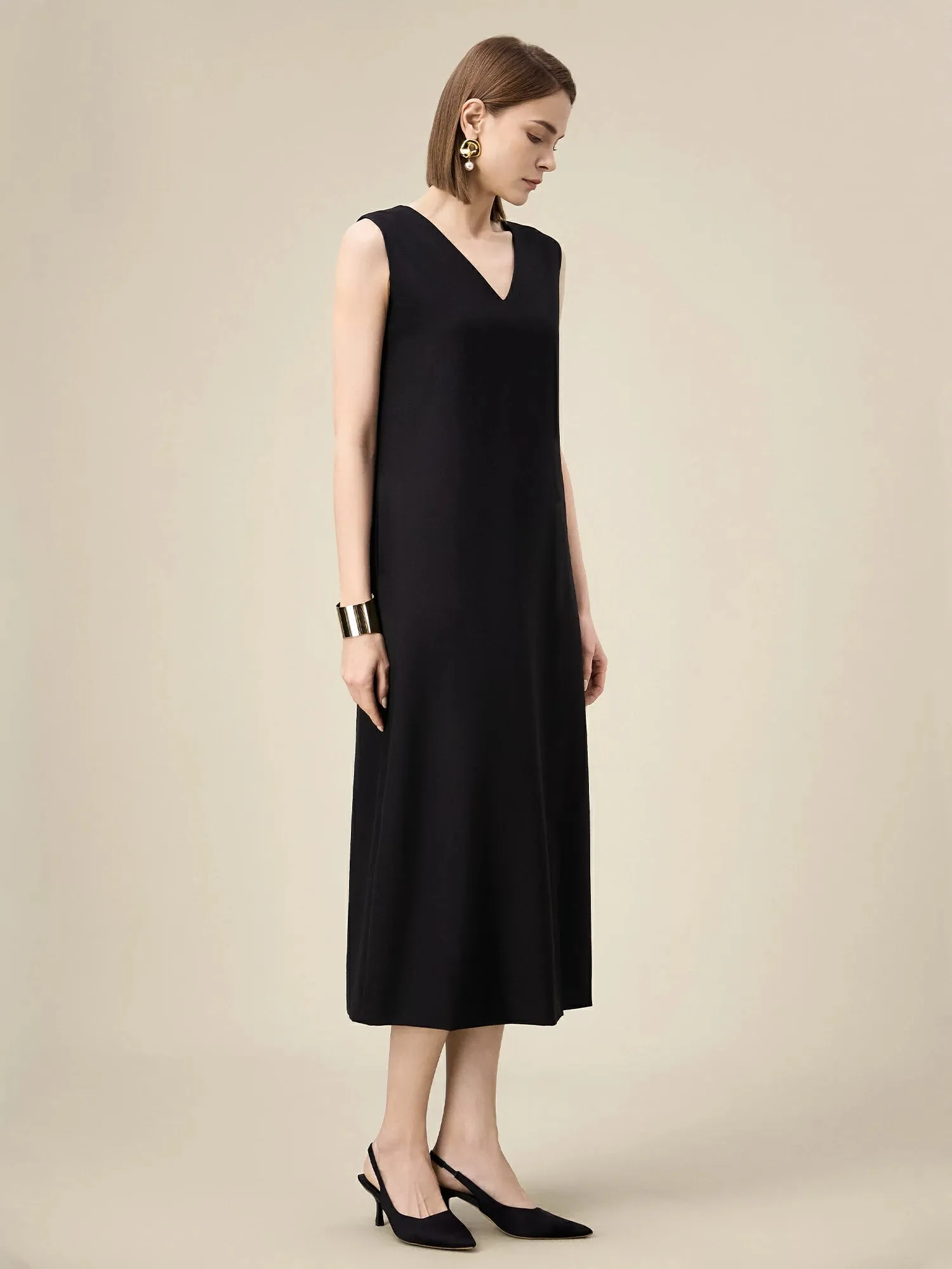 Amoretu Wool V-Neck Sleeveless Straight Dress sold by Amoretu product image thumbnail 3