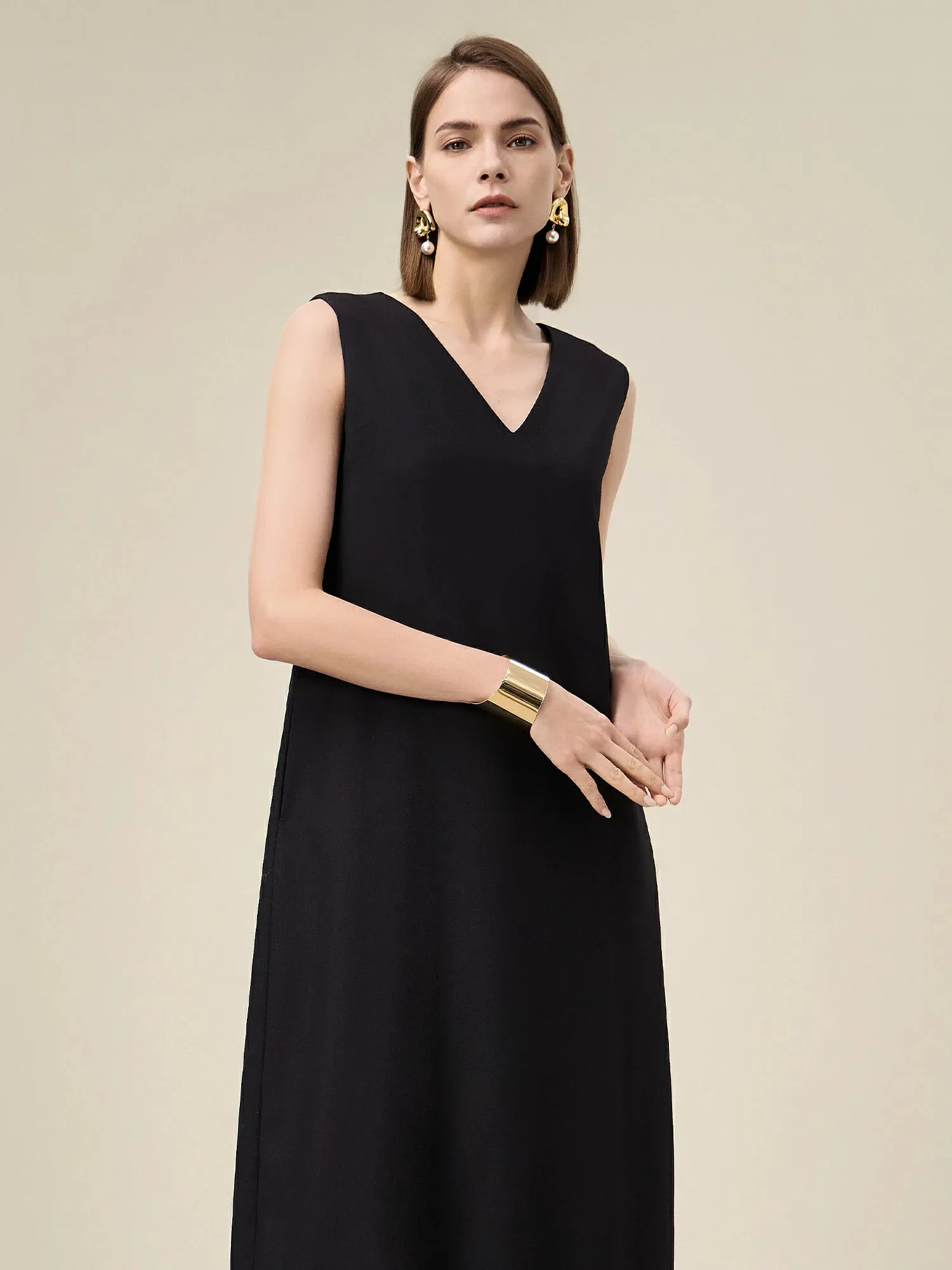 Amoretu Wool V-Neck Sleeveless Straight Dress sold by Amoretu product image thumbnail 4