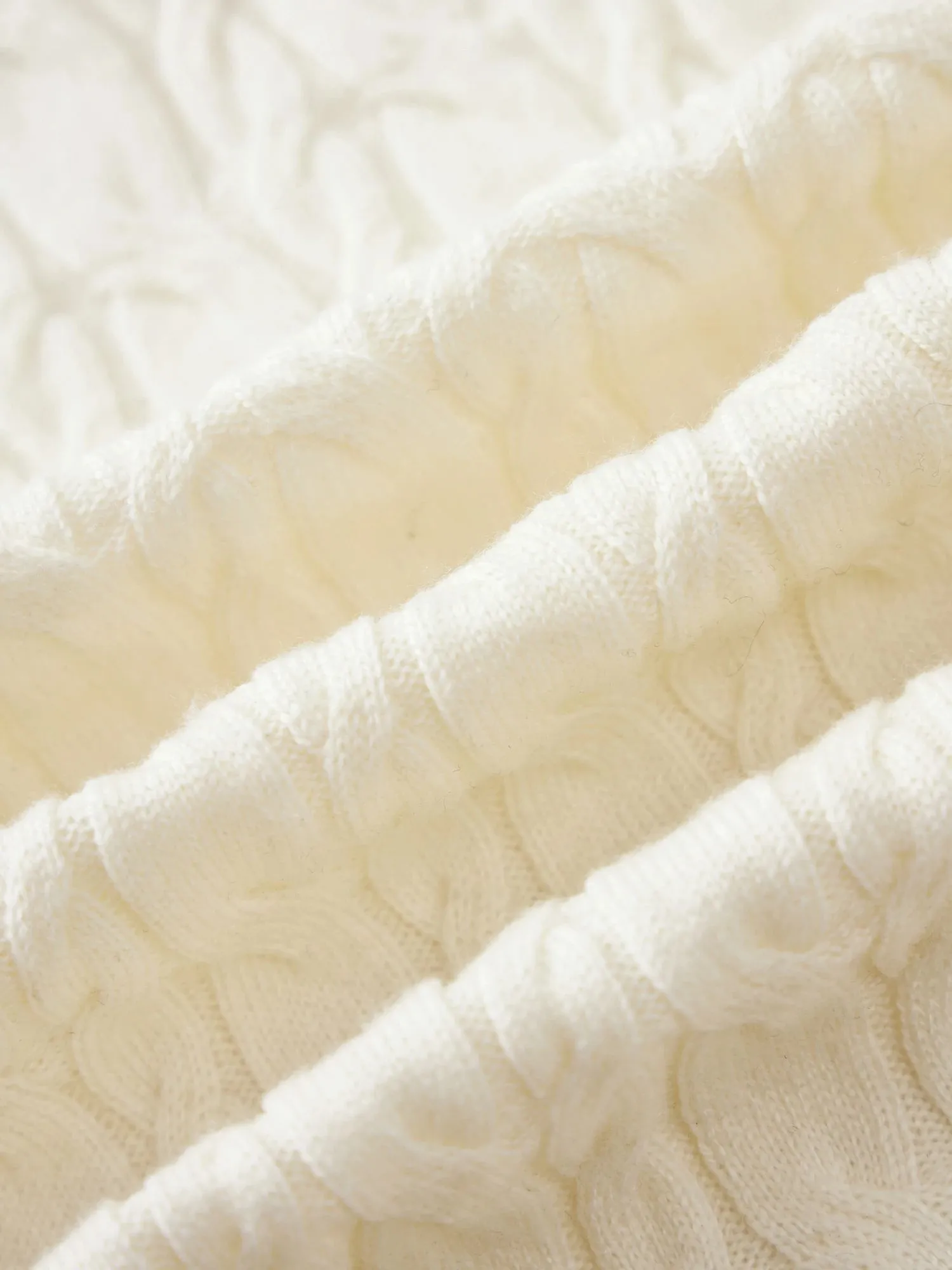 Amoretu Women's 100% Wool Cable Knit Scarf sold by Amoretu product image thumbnail 3