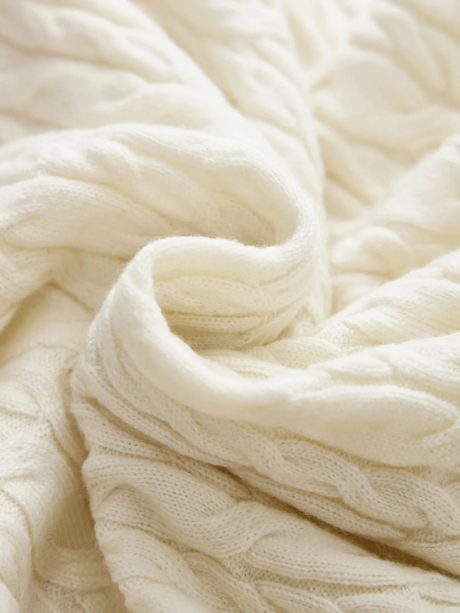 Amoretu Women's 100% Wool Cable Knit Scarf sold by Amoretu product image thumbnail 4