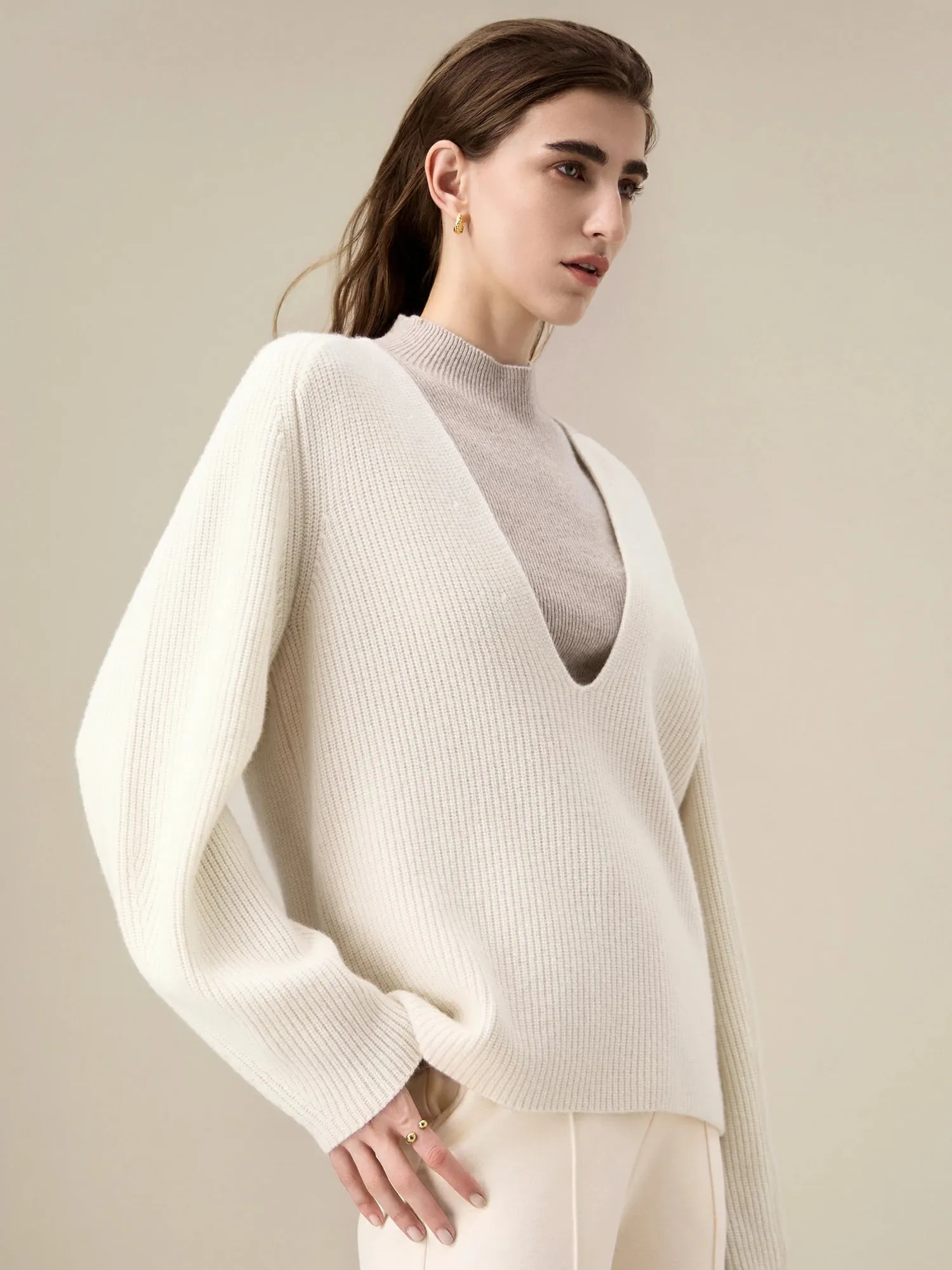 Amoretu 100% Wool Deep V-Neck Knitted Sweater sold by Amoretu product image thumbnail 3