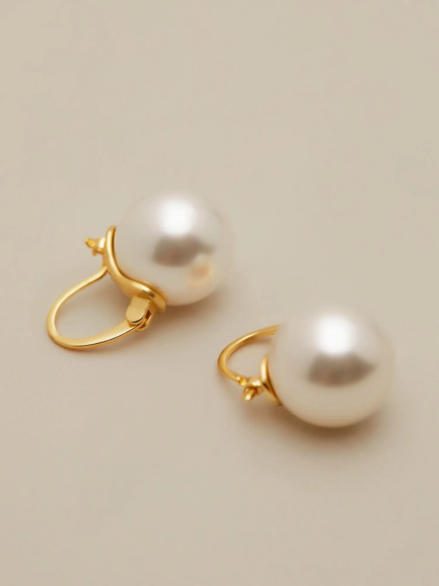 Amoretu Elegant Pearl Earrings sold by Amoretu product image thumbnail 3