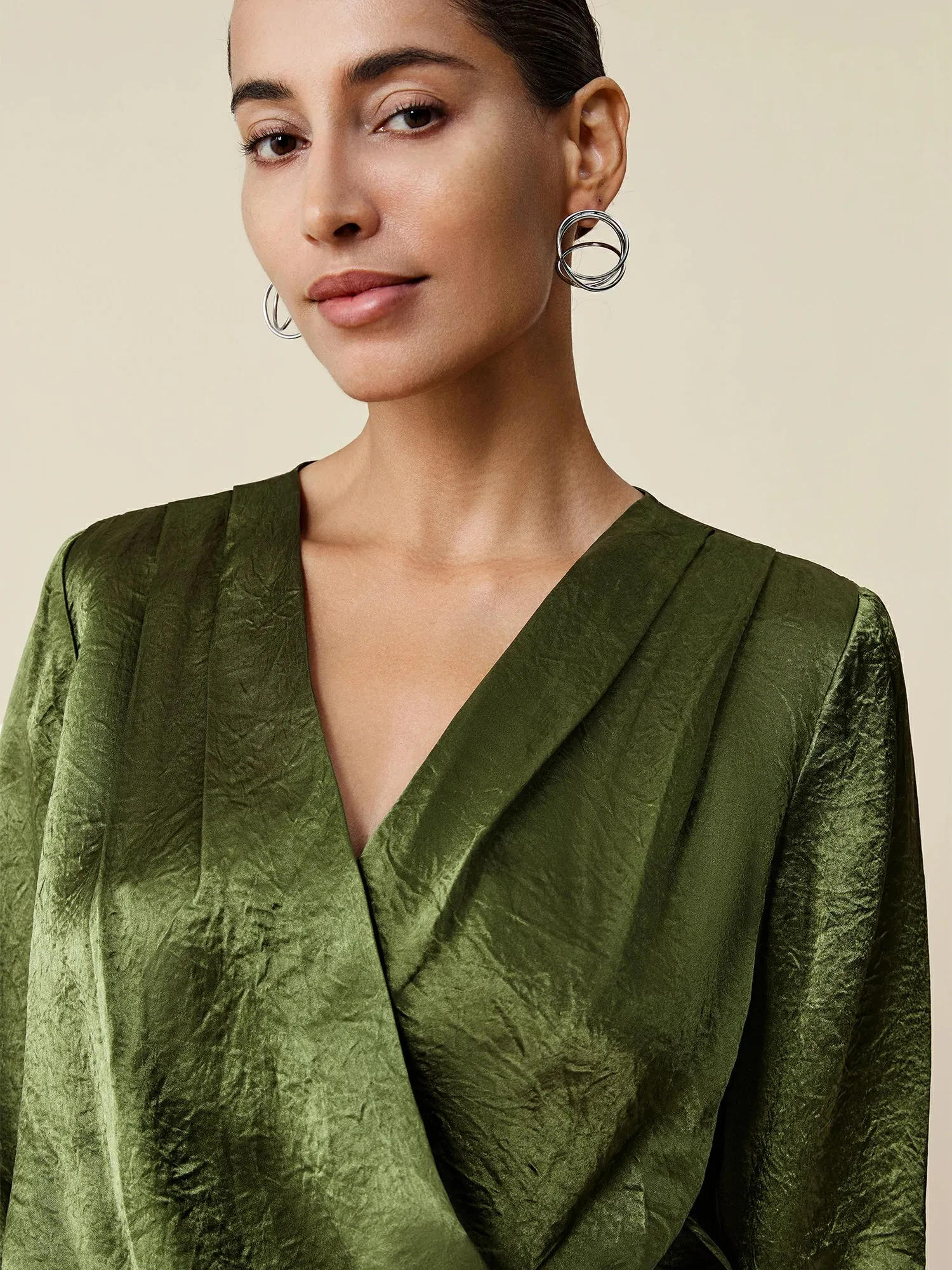 Amoretu 100% Acetate V-Neck Mid-Sleeve Top sold by Amoretu product image thumbnail 5