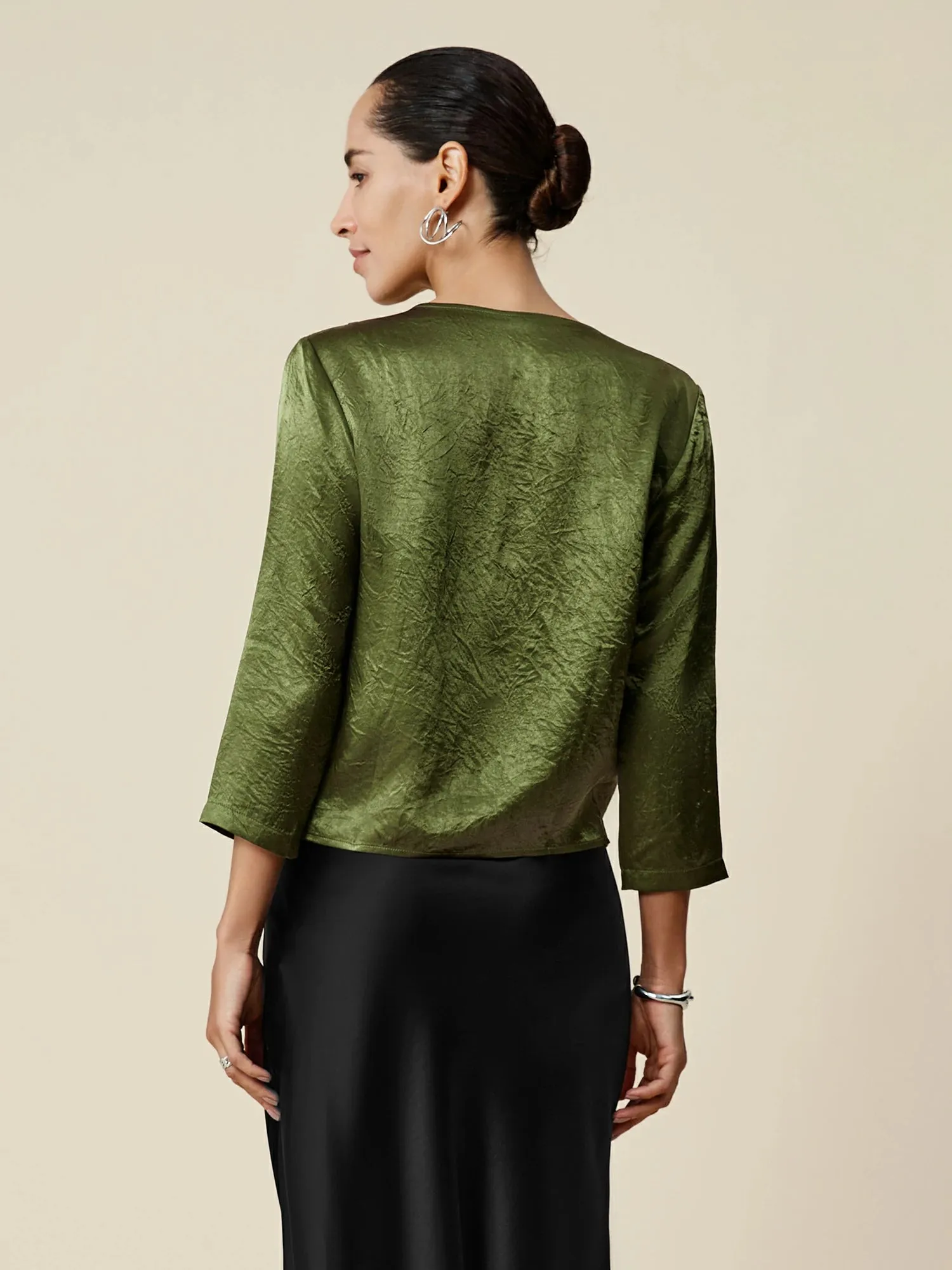 Amoretu 100% Acetate V-Neck Mid-Sleeve Top sold by Amoretu product image thumbnail 3