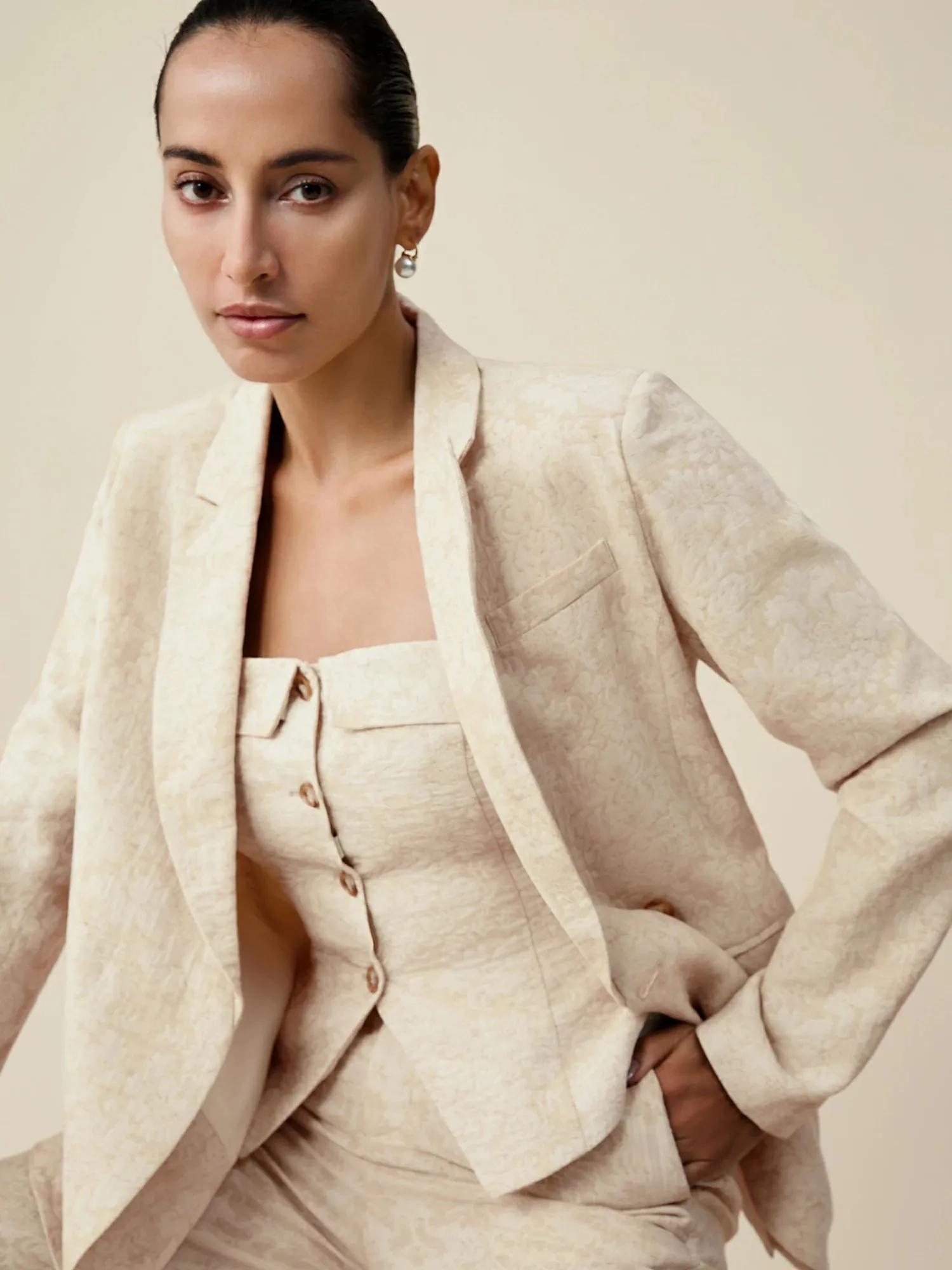 Amoretu Cotton & Linen Long Sleeve Jacquard Blazer sold by Amoretu product image thumbnail 5