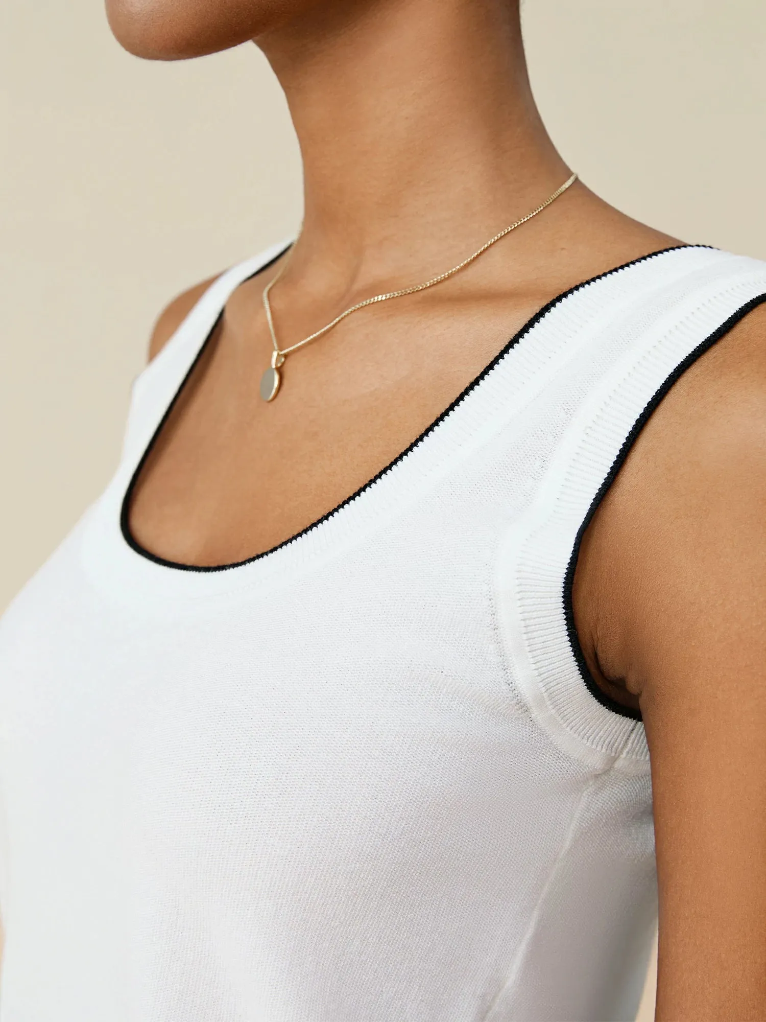 Amoretu Tencel U-Neck Contrast Trim Vest sold by Amoretu product image thumbnail 5