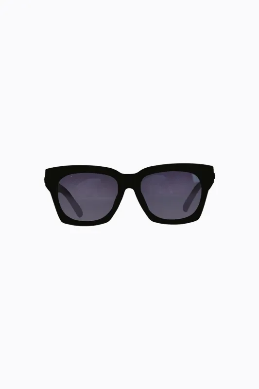 Clash - Black made by PETA AND JAIN