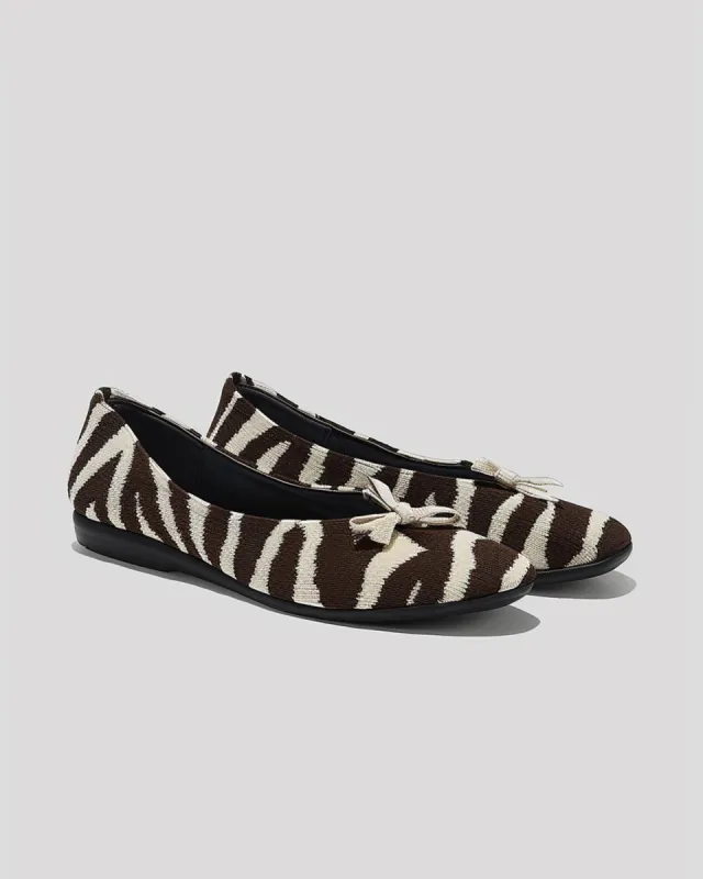 Zebra Pattern Knit Flats-Brown sold by JW PEI