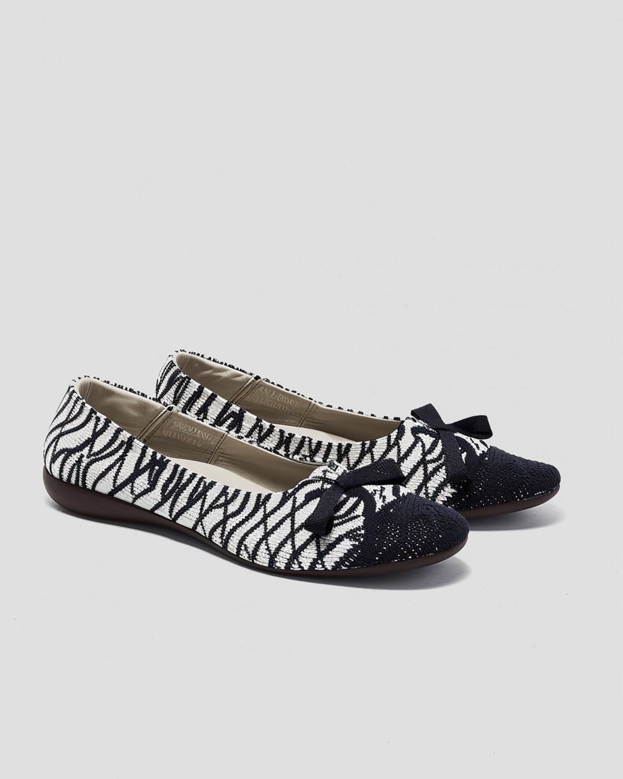 Stripes Knit Ballet Flats-Black sold by JW PEI
