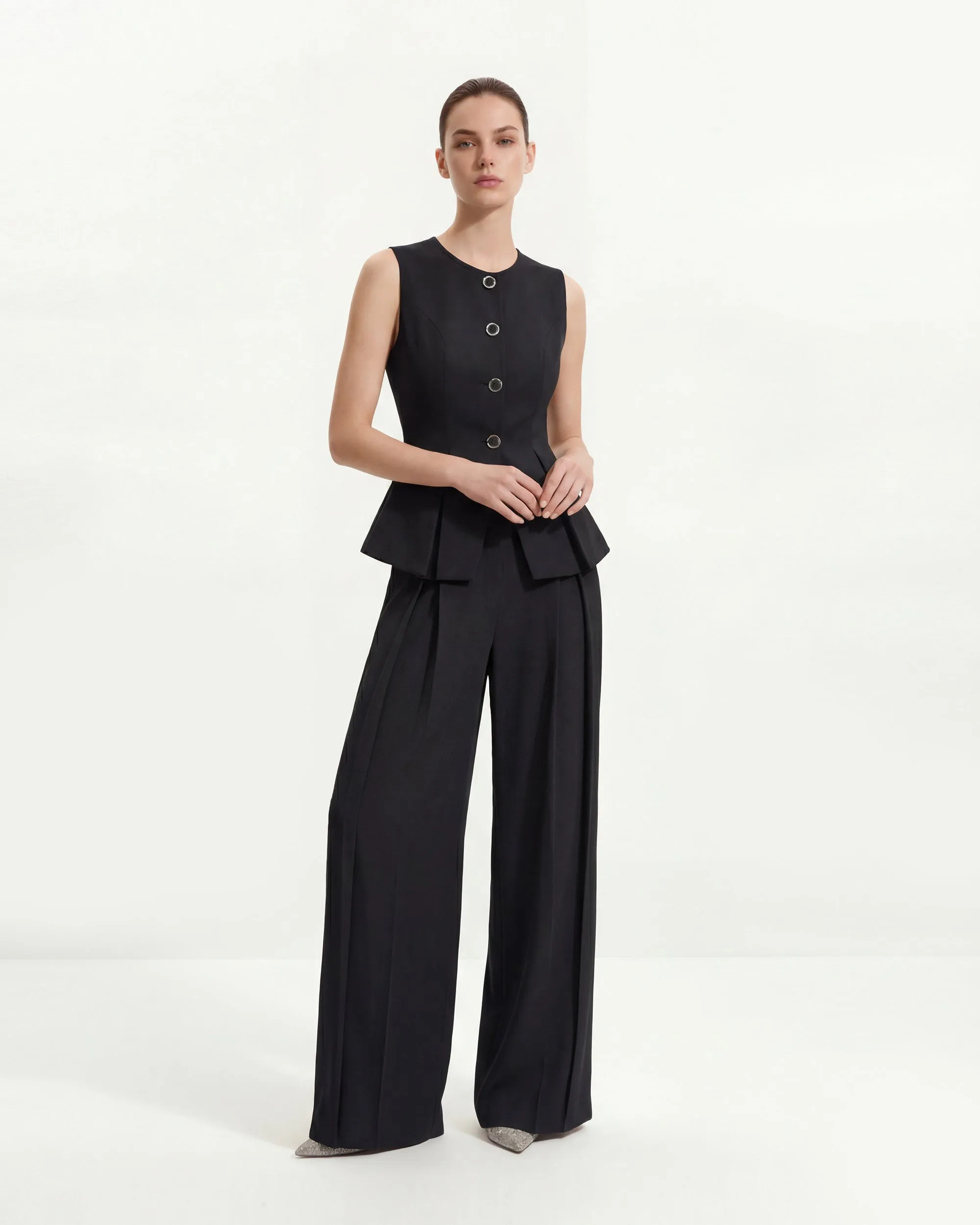 Structured Seam Round - Black sold by JW PEI