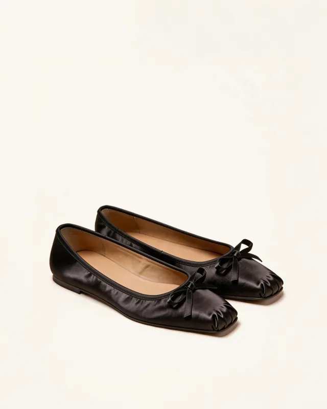 Hannah Bow Flats – Black made by JW PEI
