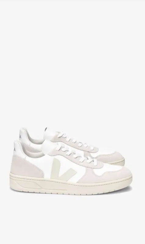 Veja | V-10 B-Mesh -White Natural Pierre sold by Sister & Co